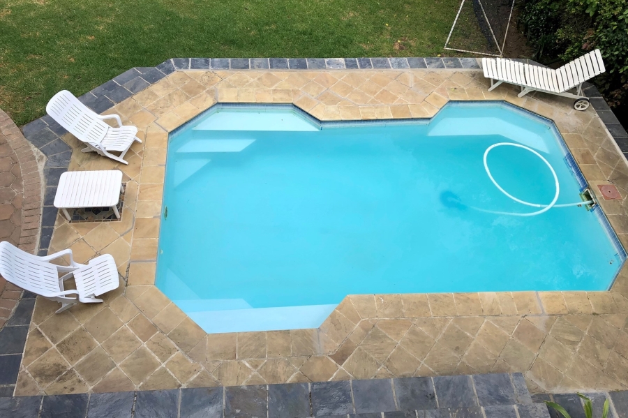 7 Bedroom Property for Sale in Plattekloof Western Cape